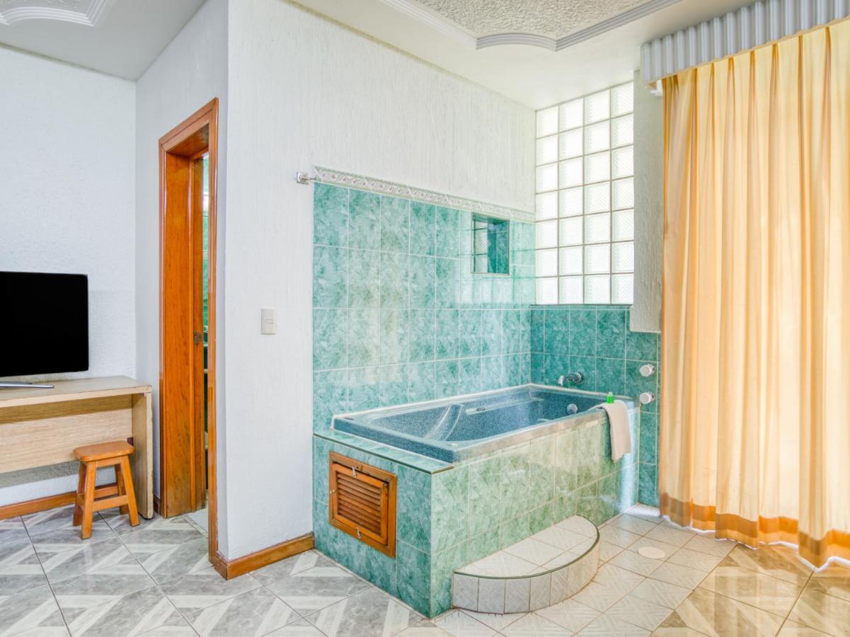 Superior Two Beds,940627105:JPEG